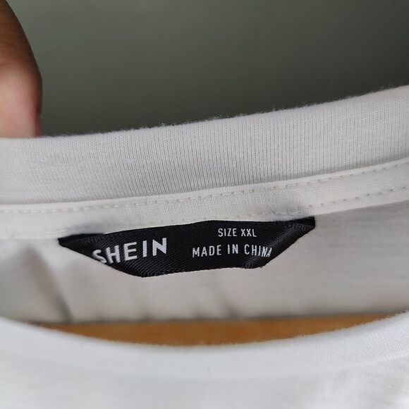 Shein Graphic Tee    - Picture 4 of 6